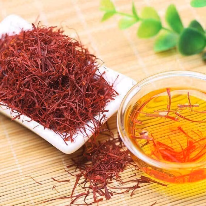Nhụy hoa nghệ tây hay còn gọi là saffron là một sản phẩm đang được người tiêu dùng Việt Nam sử dụng rộng rãi và có nhu cầu rất cao.