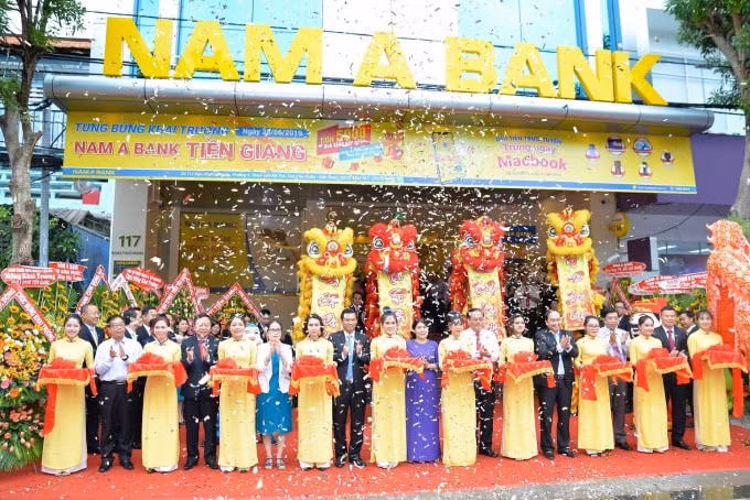 Nghi thức cắt băng khai trương chi nhánh Nam A Bank Tiền Giang tại số 117 Nam Kỳ Khởi Nghĩa, TP. Mỹ Tho.