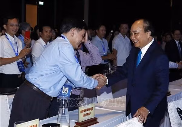 Thủ tướng gặp gỡ các đại biểu dự Hội thảo. Ảnh: TTXVN
