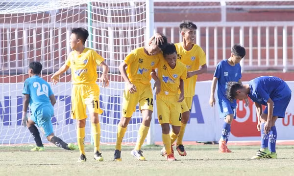 Thắng tưng bừng U15 Sanvines Khánh Hòa, U15 SHB Đà Nẵng thể hiện sức mạnh. Ảnh: Tuấn Hữu