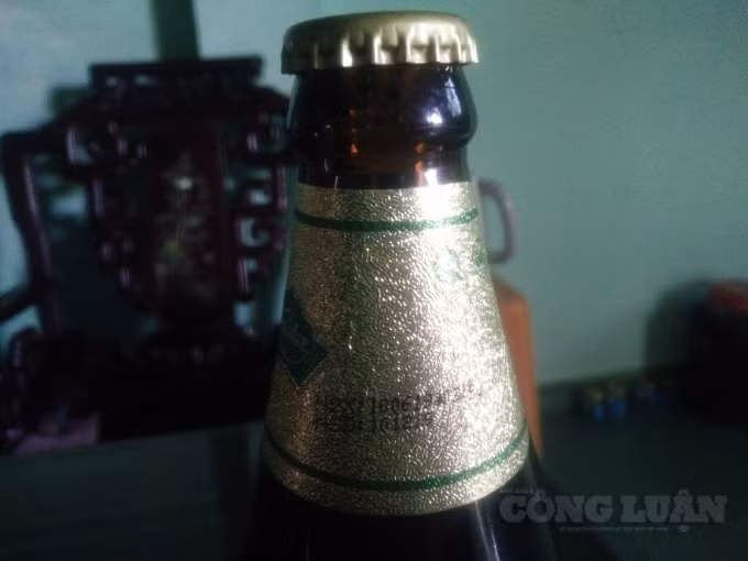 Chai bia ghi rõ ngày sản xuất 10 /6/2019 và hạn sử dụng đến ngày 10/12/2019.