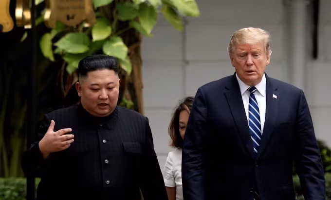 Ông Kim Jong-un và Donald Trump trong cuộc gặp tại Hà Nội hồi tháng 2. Ảnh: Reuters