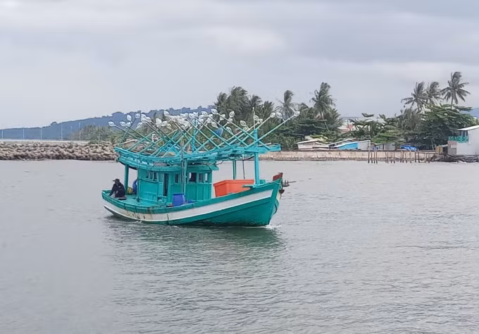 Khẩn trương tìm kiếm 4 ngư dân nhảy xuống biển mất tích. (Ảnh minh họa)