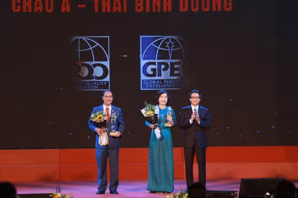 Phó Thủ tướng Chính Phủ Vũ Đức Đam trao Giải thưởng Chất lượng Quốc tế - Châu Á Thái Bình Dương năm 2018