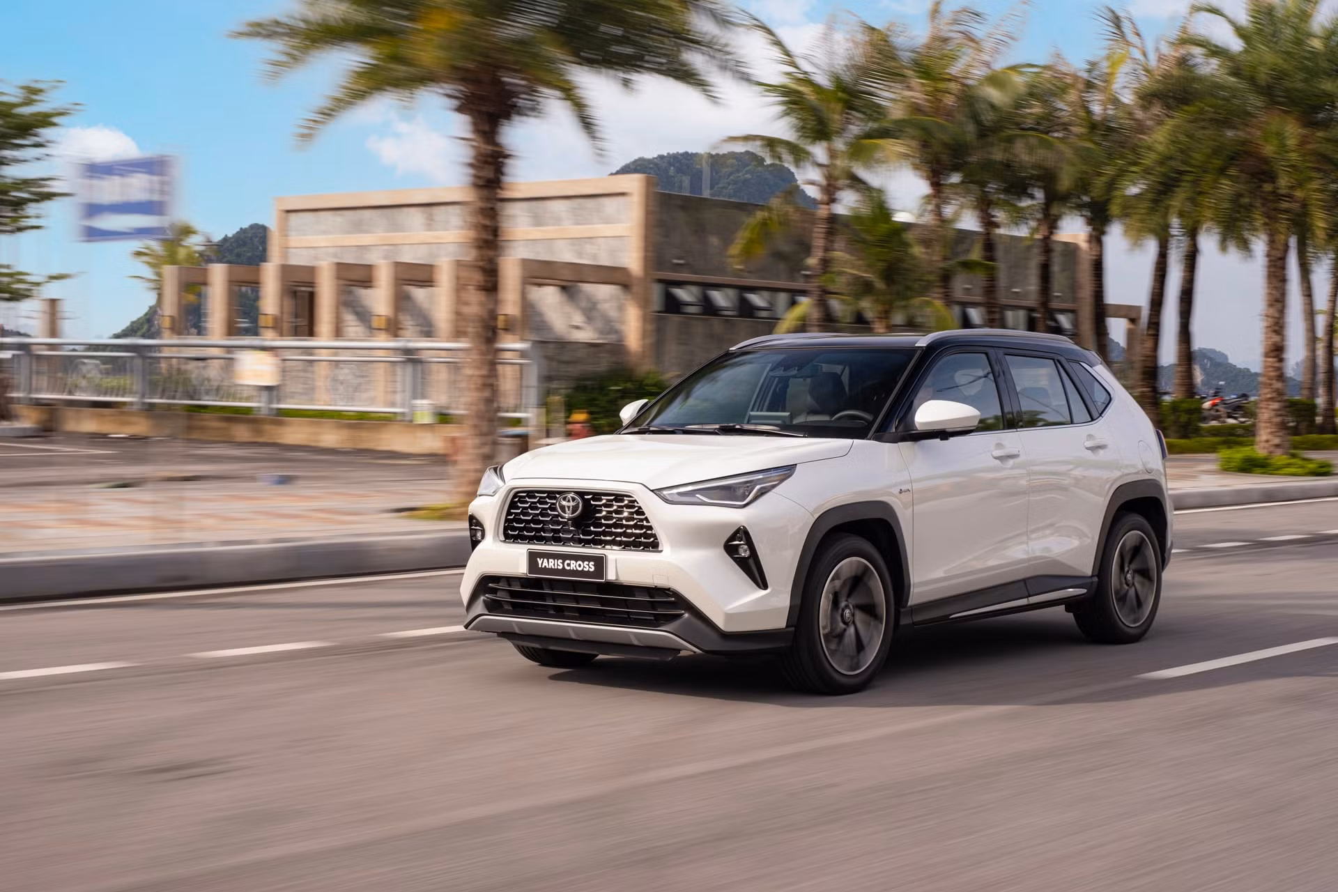 Toyota Yaris Cross tiếp tục vượt mặt đối thủ Mitsubishi Xforce - Ảnh: TMV