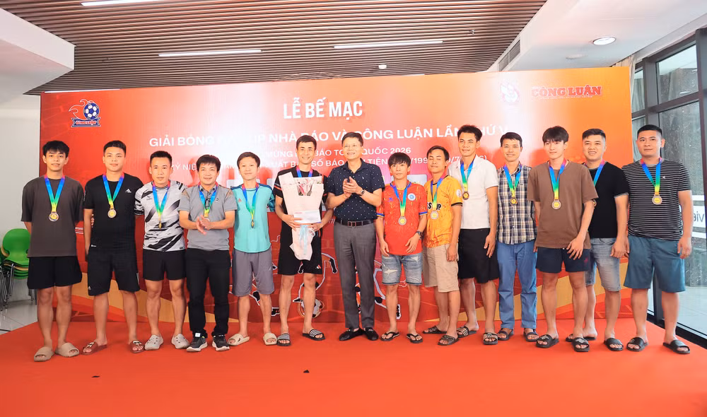 fb427cf4-4aaf-4feb-90ec-88c1d89140ed-1-201-a.jpg