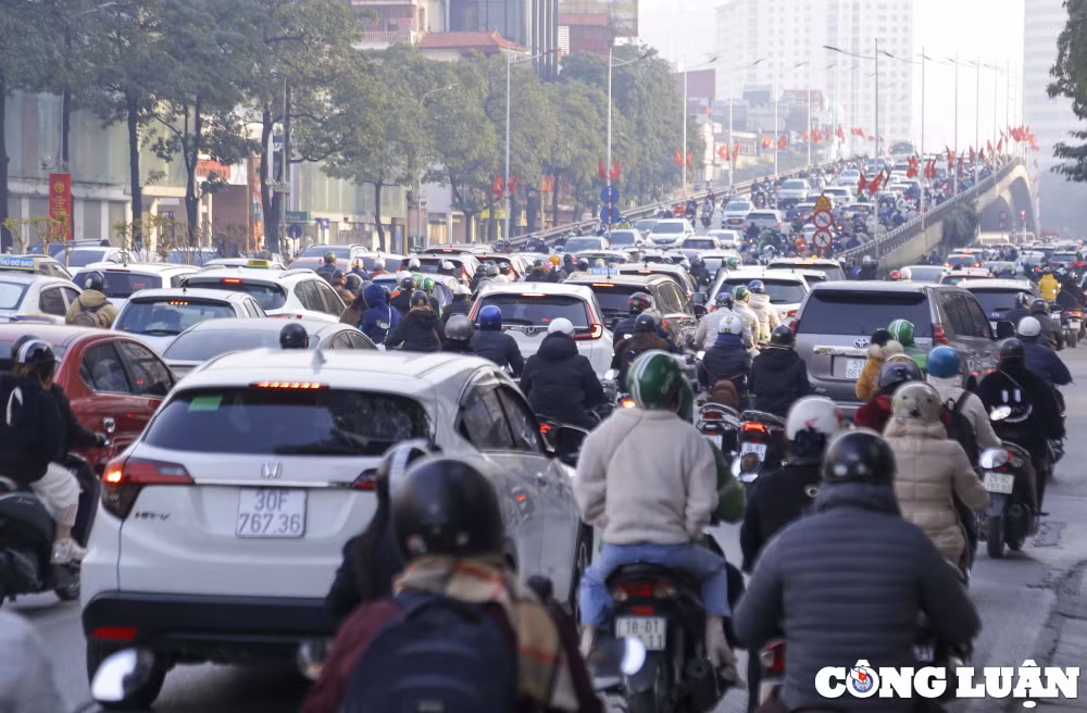 ha noi sau ky nghi tet duong pho lai un tac gio cao diem hinh 2