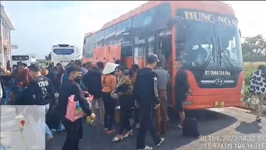 xe khach su dung tem kiem dinh gia cho qua 30 nguoi hinh 1