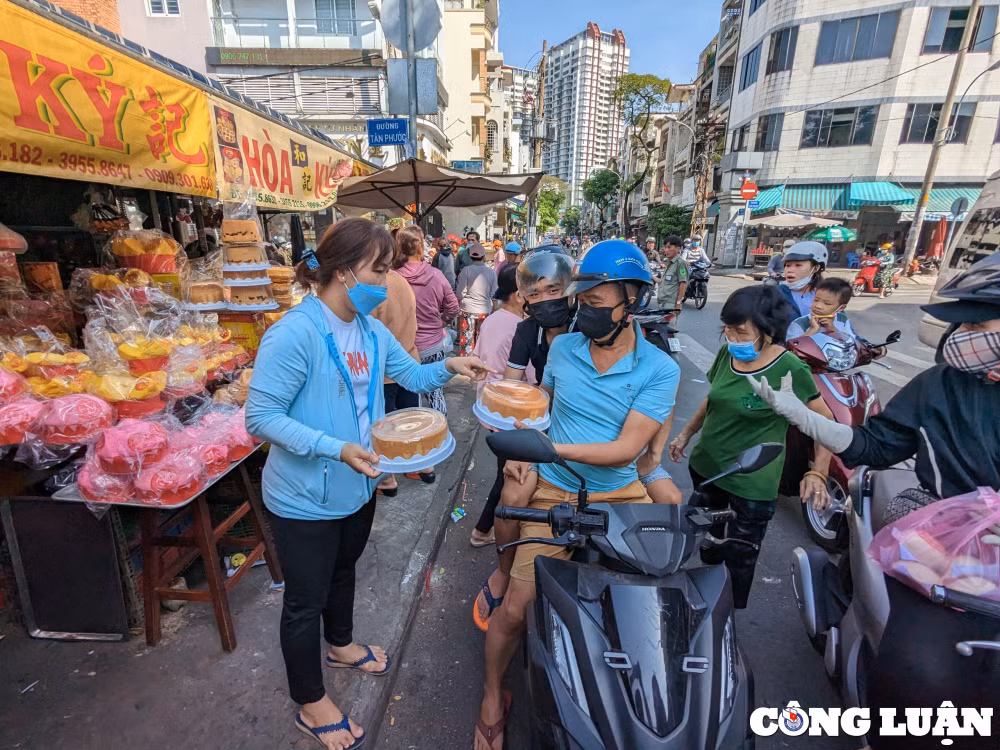 nhon nhip mua sam ngay via than tai o thu phu vang ma cua tphcm hinh 9