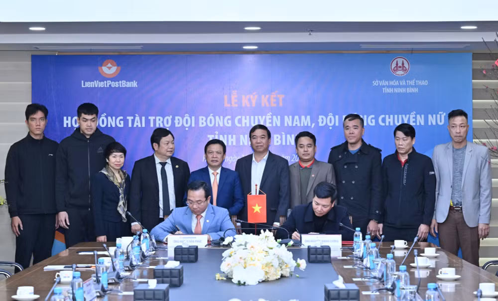 lienvietpostbank tai tro cho 2 doi bong chuyen nam nu ninh binh hinh 1