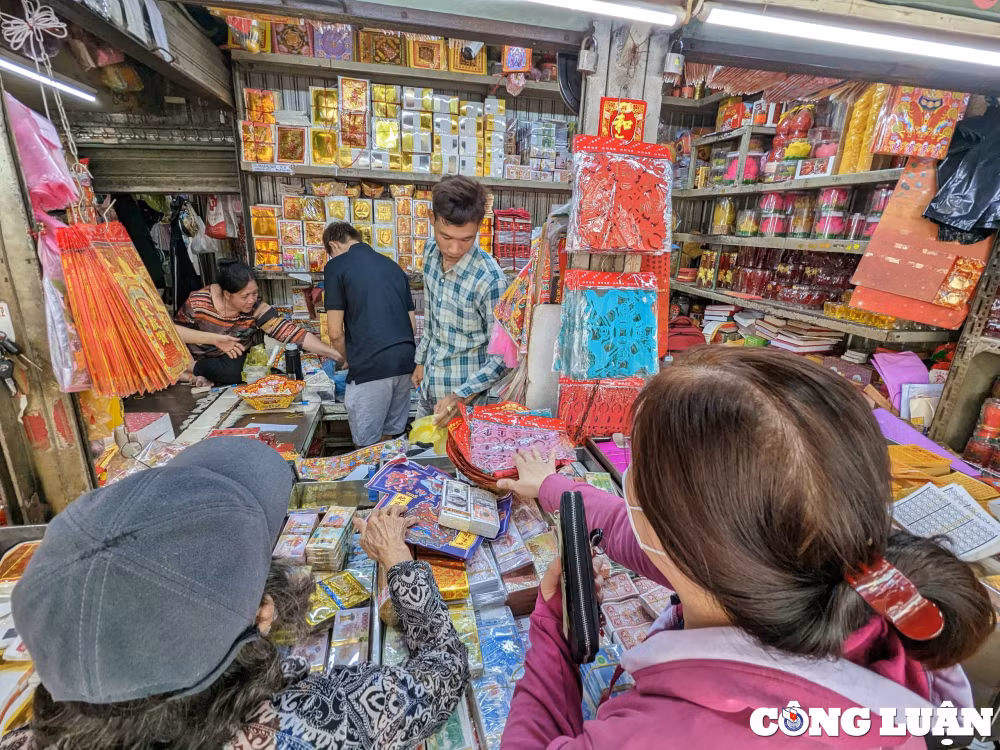 nhon nhip mua sam ngay via than tai o thu phu vang ma cua tphcm hinh 4