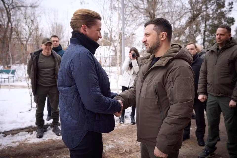 tong thong zelenskyy den mien nam ukraine gap thu tuong dan mach hinh 1