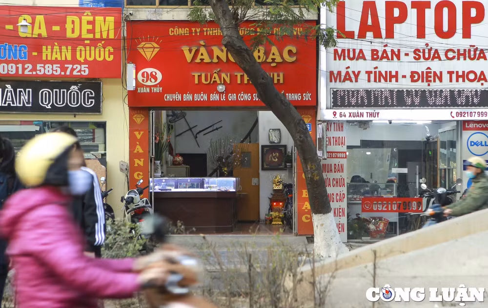 ngay via than tai den chieu van co hang tram nguoi xep hang cho mua vang hinh 13