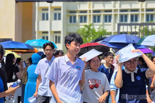 Thí sinh Thanh Hóa phấn khởi sau môn thi đầu tiên kỳ thi vào lớp 10