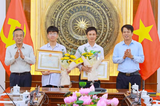 Lãnh đạo tỉnh Thanh Hóa vinh danh học sinh giành huy chương Olympic quốc tế và khu vực