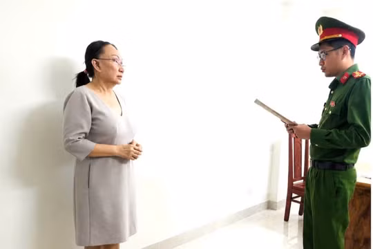 Bắt chủ tiệm vàng Kim Lý trong vụ buôn lậu kim cương xuyên quốc gia