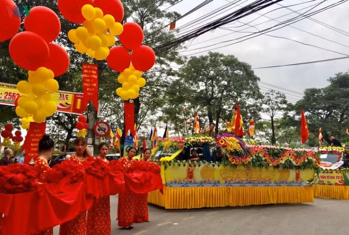 Rước xe hoa kính mừng Đại lễ Phật đản năm 2109. Ảnh: vov.vn