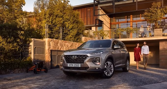 Hyundai Santa Fe bứt phá dẫn đầu (Ảnh TL)