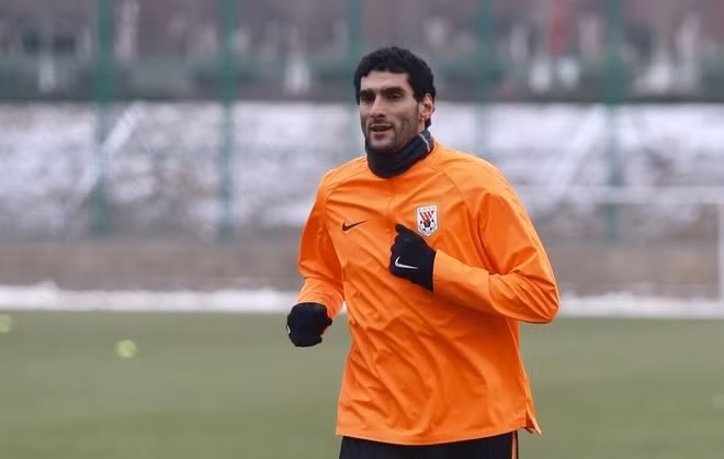 Marouane Fellaini được ra viện sau 3 tuần chiến đấu với dịch Covid-19. Ảnh: Shandong Luneng FC