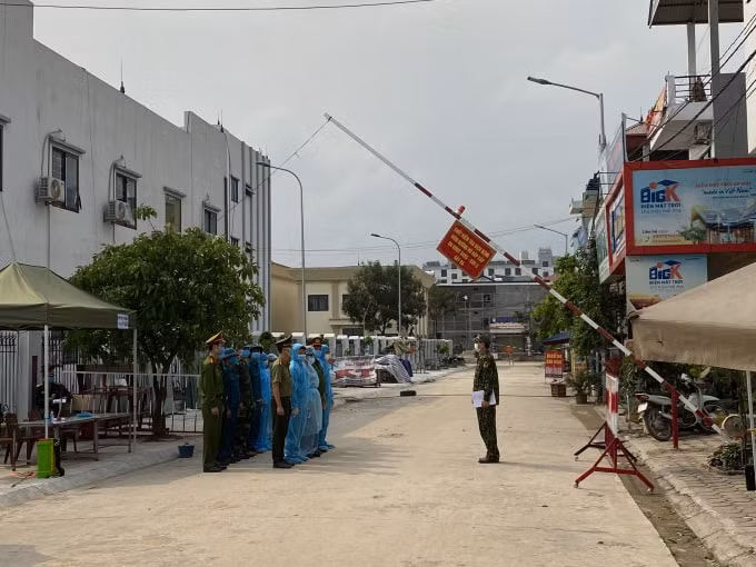 Một buổi diễn tập phòng chống dịch bệnh Covid-19 của huyện Việt Yên. Ảnh: Hoàng Dương