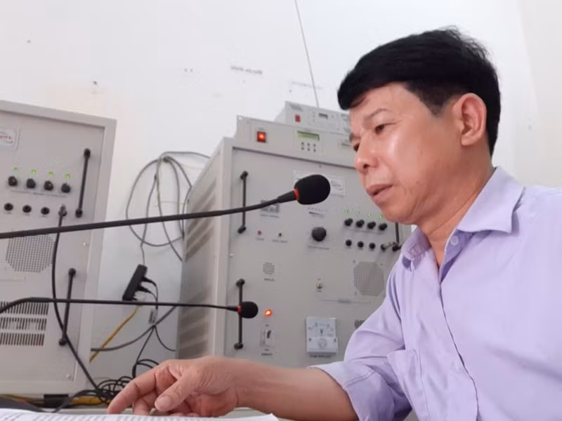 Mỗi một bản tin được phát trên đài truyền thanh xã là mỗi động lực để ông Đào Văn Tuấn đóng góp cho quê hương.