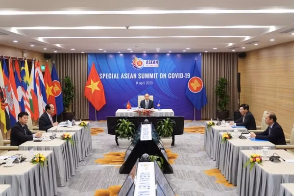 Thủ tướng Nguyễn Xuân Phúc chủ trì Hội nghị Cấp cao đặc biệt ASEAN. Ảnh: VGP