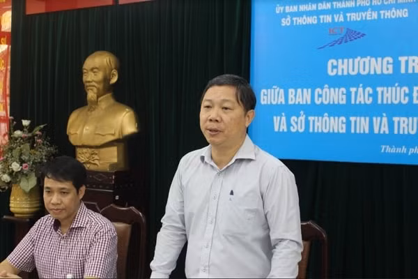 Ông Dương Anh Đức (người đứng), Phó Chủ tịch UBND thành phố Hồ Chí Minh. Ảnh: TL