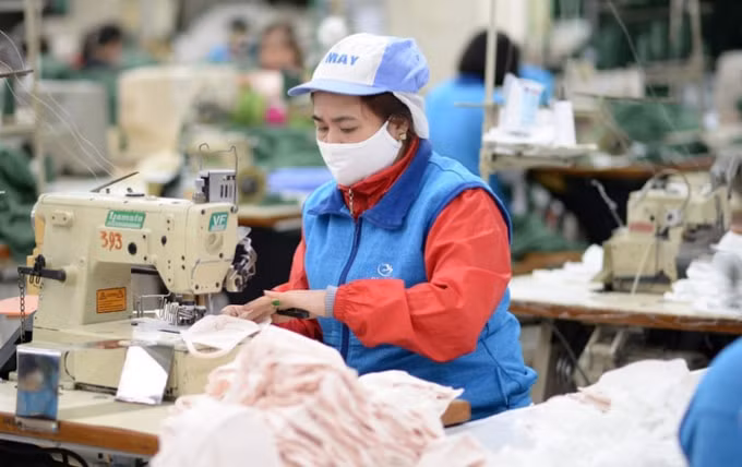Người lao động bị ngừng việc do dịch COVID-19 được hỗ trợ 1,8 triệu đồng/người/tháng.