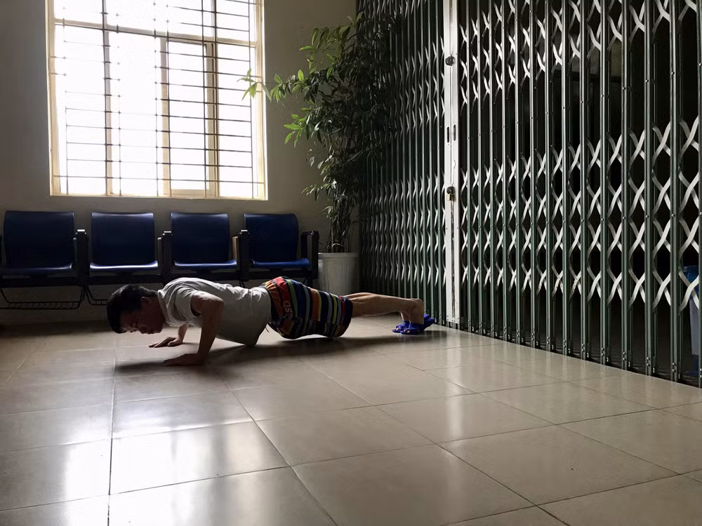 Mọi người cố gắng dậy từ rất sớm và bớt 1 chút thời gian để tập thể dục, vận động thể thao vào buổi sáng nhằm nâng cao sức khỏe.