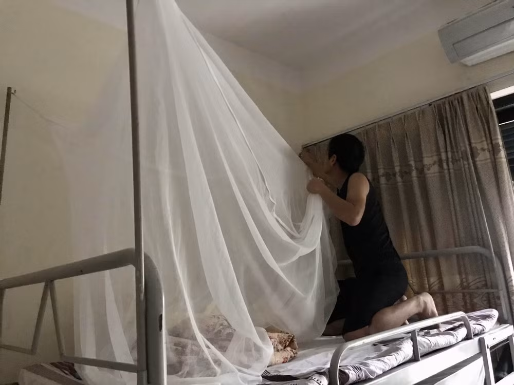 Chúng tôi nạp lại năng lượng và tiếp tục bắt đầu một ngày làm việc mới, việc đầu tiên bước ra khỏi giường là gập chăn màn.