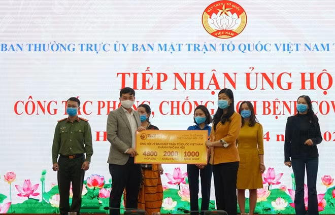 CLB Hà Nội chung tay phòng chống Covid-19. Ảnh: TL