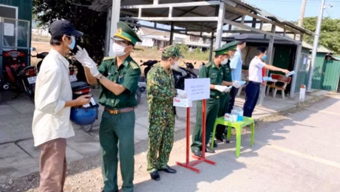 Lực lượng quân đội tham gia phòng, chống dịch ngay từ đầu cùng sự đồng lòng của nhân dân mang đến nhiều kết quả tích cực.