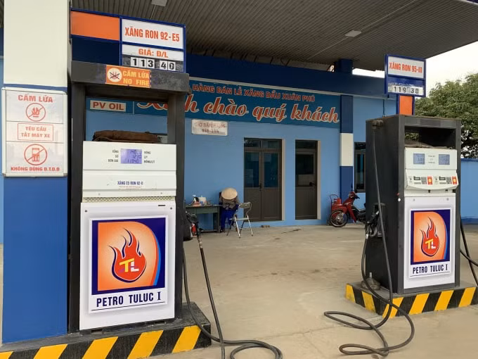 Giá xăng tiếp tục giảm từ 15h chiều nay 13/4. Ảnh: Dương Lâm