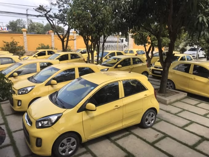 Xe taxi luôn được sử dụng thường xuyên với cường độ cao (Ảnh TL)