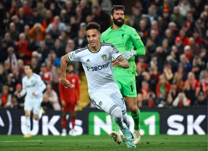 liverpool thua dau doi xep hang 19 ngay tai san anfield hinh 1