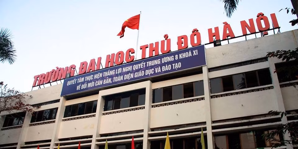 quay roi tinh duc nu sinh truong cho rang do la hanh vi lam nhung viec phap luat khong cam hinh 1