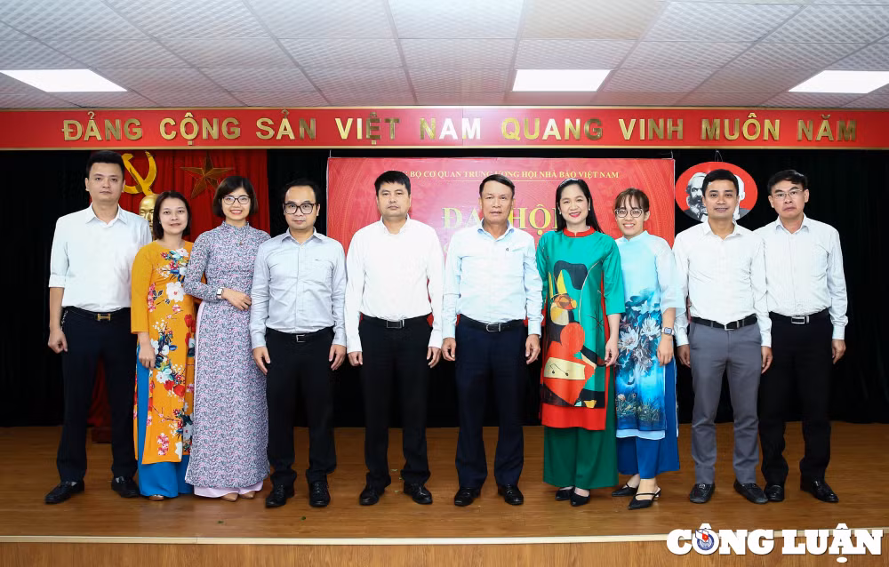 chi bo cac ban chuyen mon tiep tuc doan ket chu dong sang tao phat huy dan chu hinh 6