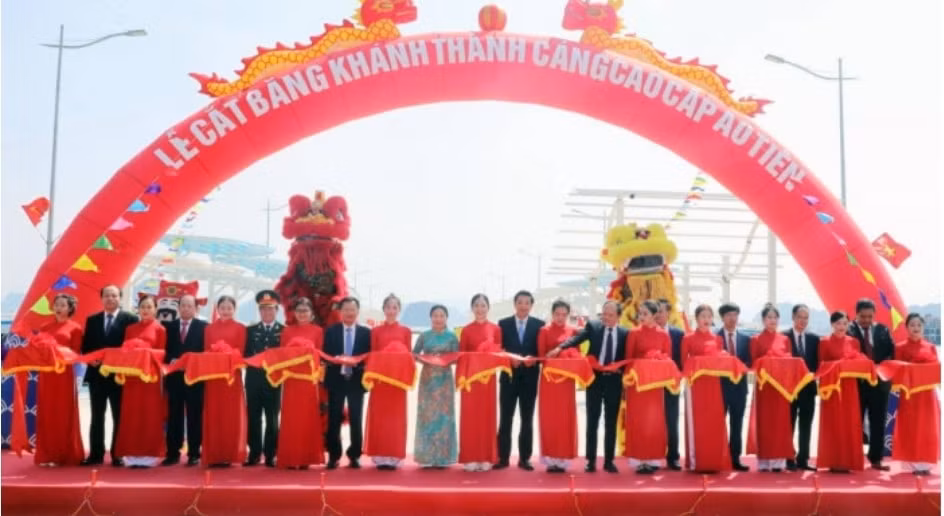 quang ninh khanh thanh cang quoc te ao tien va truc chinh khu do thi cai rong hinh 1