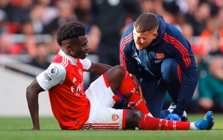 thang nottingham 5 0 arsenal truat ngoi dau cua man city hinh 3