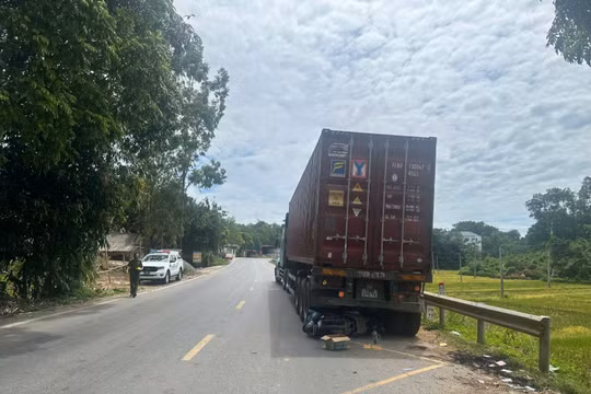 Phú Thọ: Khởi tố lái xe đầu kéo lùi xe gây tai nạn khiến một người tử vong