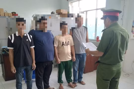 Mâu thuẫn từ trước, nhóm đối tượng chặn xe đả thương đối thủ