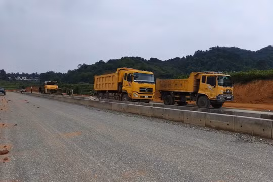 Chủ tịch tỉnh Cao Bằng yêu cầu đẩy nhanh tiến độ dự án đường tránh thị trấn Nước Hai