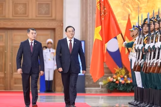 Thủ tướng Lê Minh Hưng chủ trì lễ đón chính thức Thủ tướng Lào Sonexay Siphandone