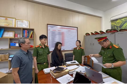 Khởi tố quản lý cửa hàng biển thủ tiền công ty chi tiêu cá nhân