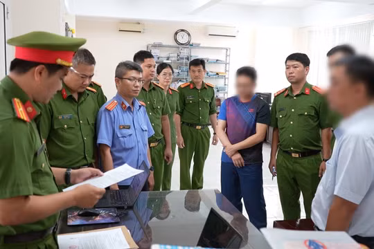 Cần Thơ: Bắt quả tang cán bộ thuế nhận 100 triệu đồng của doanh nghiệp
