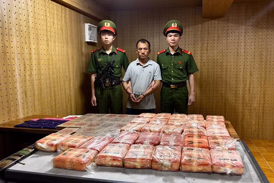 Bắt giữ đối tượng người Lào vận chuyển hơn 23kg ma túy qua khu vực biên giới