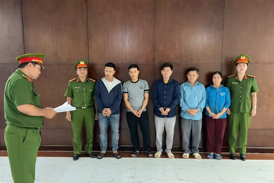 TP Hồ Chí Minh: Khởi tố 5 đối tượng trong đường dây sản xuất phụ gia thực phẩm giả quy mô lớn