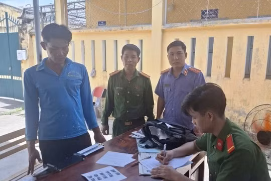 Nhân viên cây xăng biển thủ tiền bán hàng của công ty tiêu xài