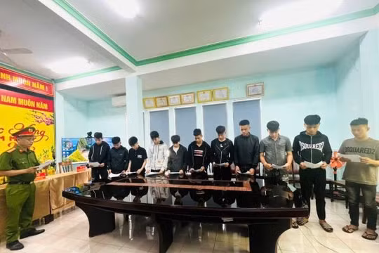 Khởi tố 13 đối tượng mang hung khí rượt đuổi, đánh nhau trên đường phố