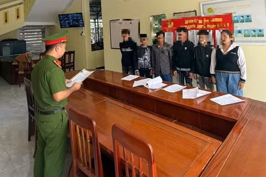 Khởi tố nhóm đối tượng giải quyết mâu thuẫn bằng dao, vỏ chai bia 